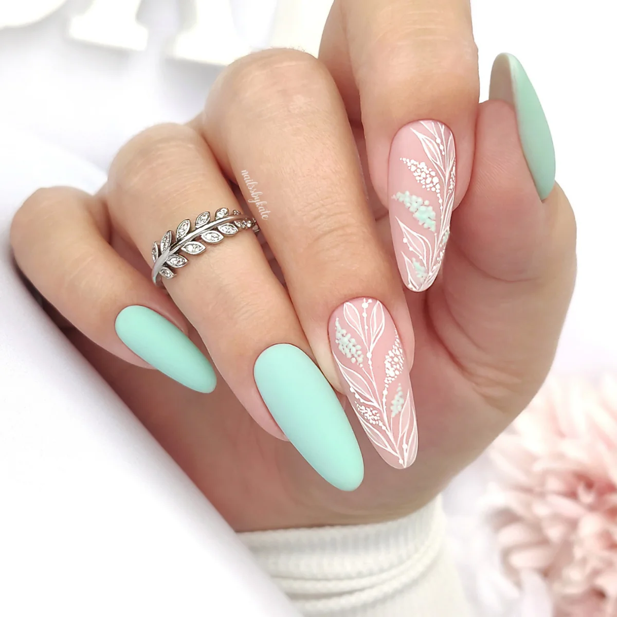 YOSHI Gel Polish 824 Pastel Paradise - BLUE LAGOON, 6ml - Image 10